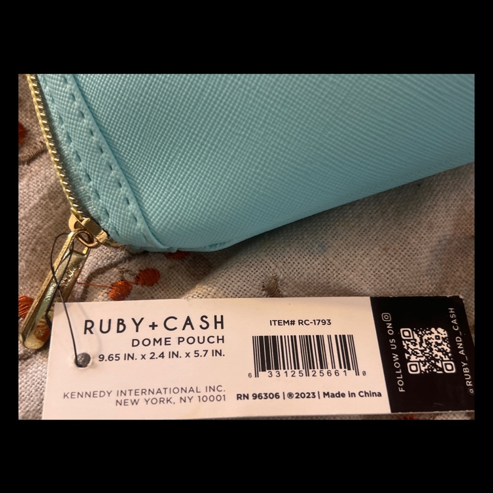 Ruby + Cash Barbi-inspired Cosmetic Bag - new with tags - Picture 4 of 5